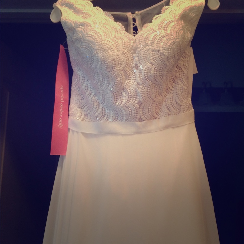 David's Bridal Lace Wedding Dress